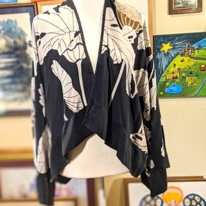 The Metropolitan Museum of Art Japanese Blk/Wh Lotus Soft Jacket One Size